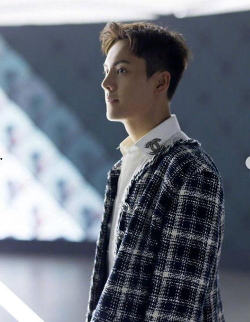 最新爆料陈伟霆,神秘女友身份引热议